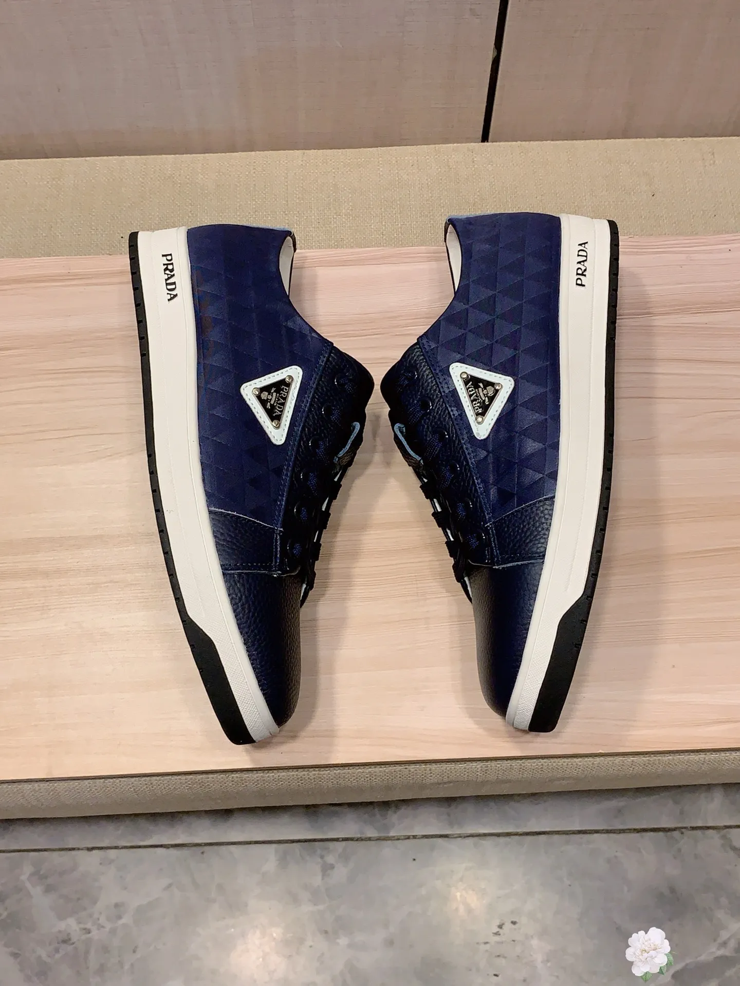 Men's Men's Shoes💰420💰💰🎩🎩[Lightning][Lightning] "PRADA*" The latest and most popular casual shoes, top brand [seduce] luxury~purchase, top~quality. [Strong] The upper is made of imported breathable cowhide with material ➕ breathable sheepskin lining (•) and fine workmanship. The original stylish and stylish soft rubber wear-resistant and non-slip outsole is light and comfortable on the feet. The real thing looks better when photographed in real life. No. 143: Code: 38-44, 45 can be customized, 3️⃣ colors are available